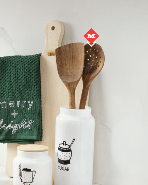 Cuchara de madera con orificios