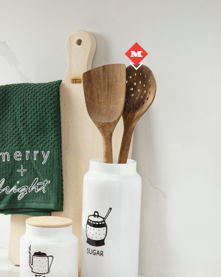 Cuchara de madera con orificios