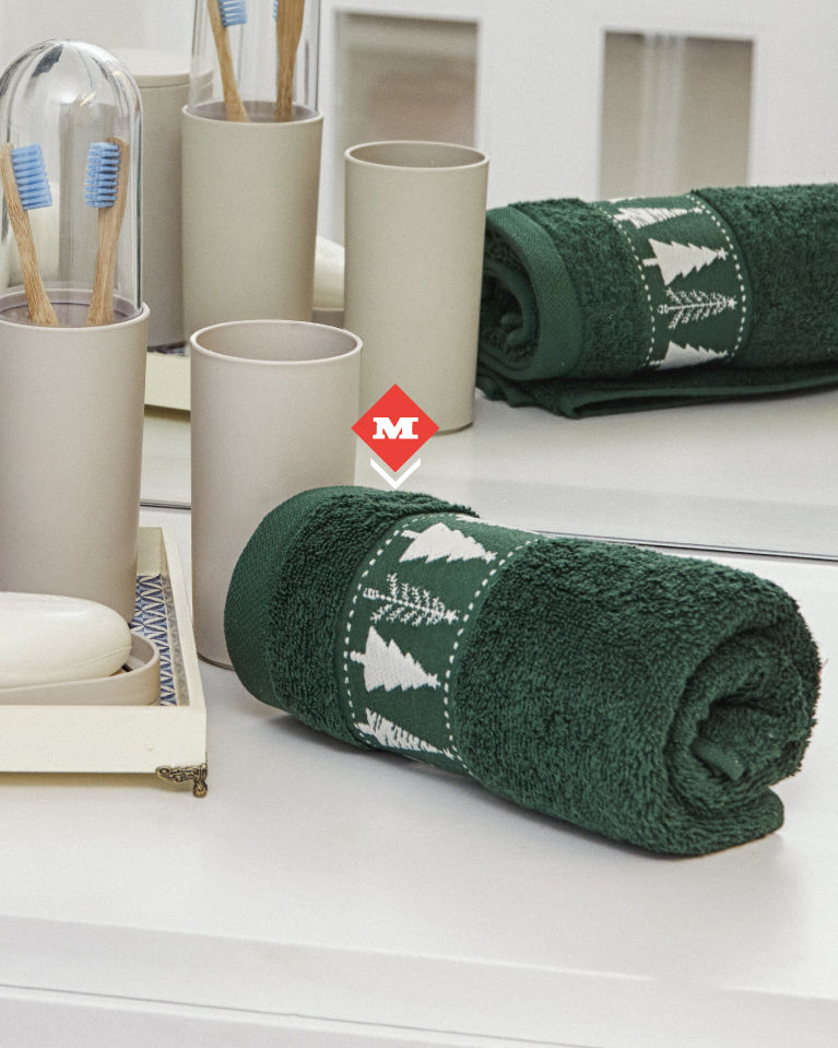 Toalla de manos con árboles