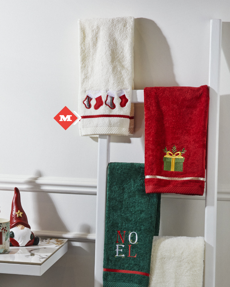 Toalla blanca con botas