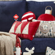 Cojín rojo de árboles