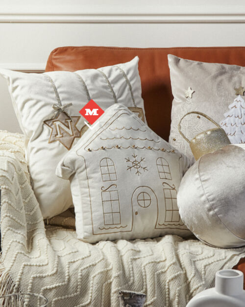 Cojín casita con perlas