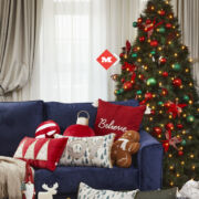 Árbol de navidad con piñas de pino