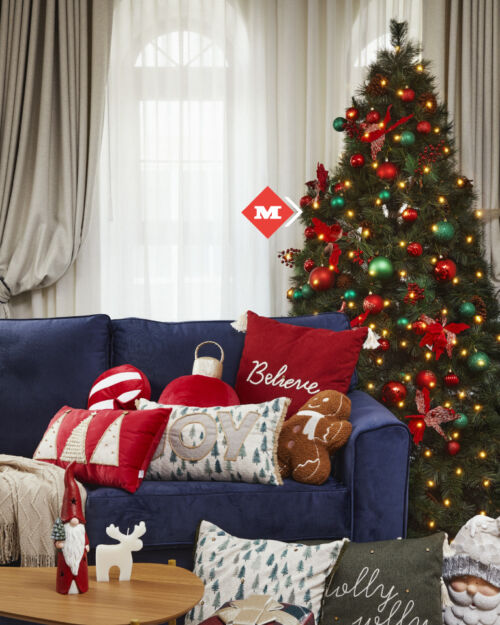 Árbol de navidad con piñas de pino