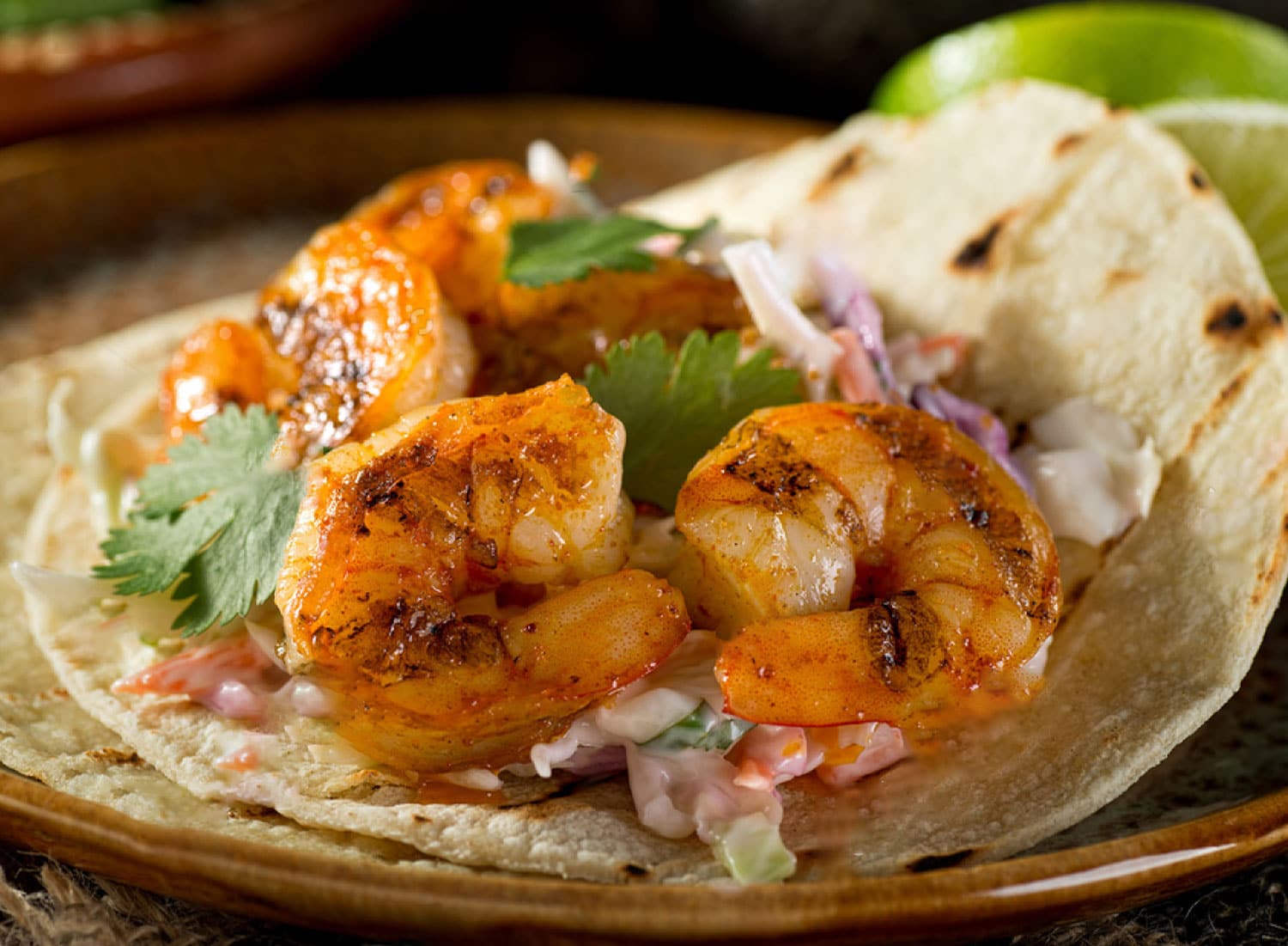 Tacos de Camarones con Mayonesa de Chiles y Guacamole