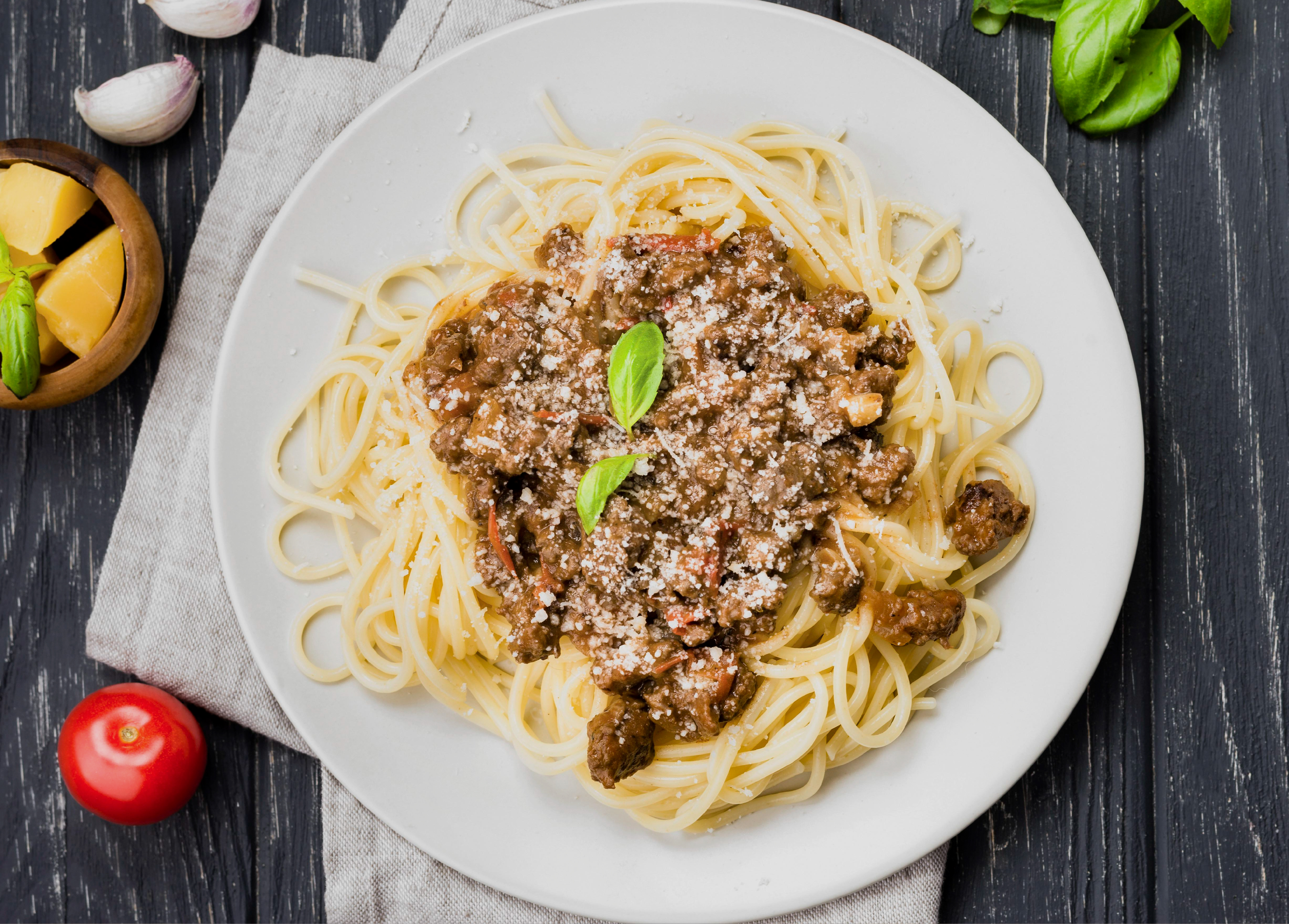 Espagueti con Pesto de Albahaca y Lomo Fino