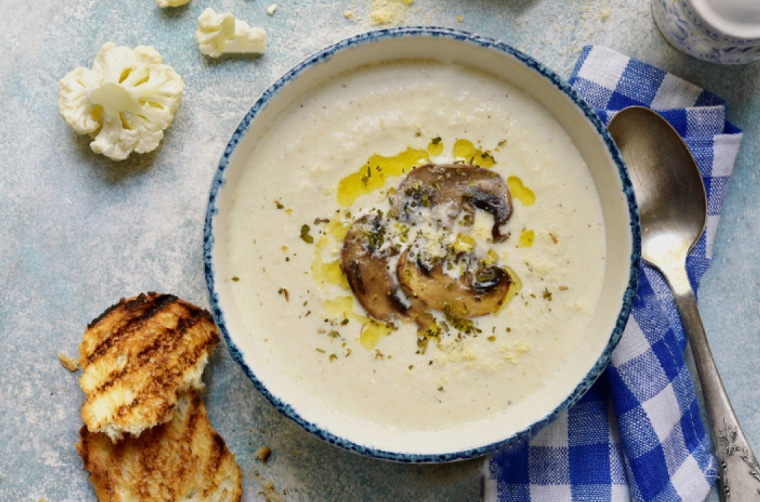 Crema de Zapallo Blanco con Sofrito de Hongos Ostra y Hinojo