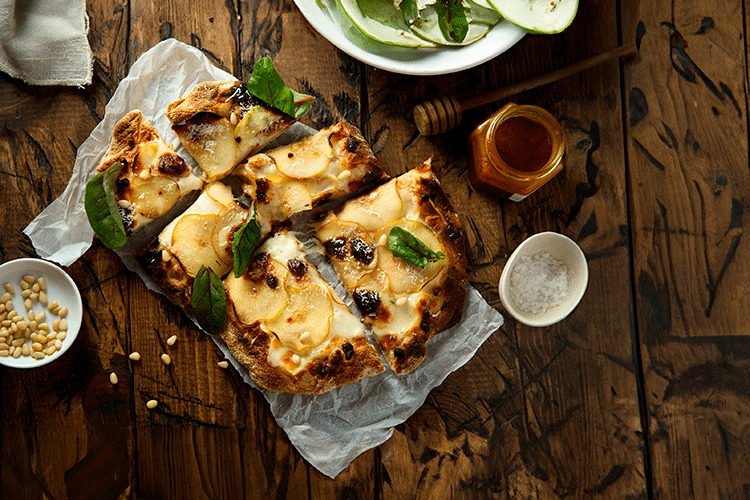 Pizza de peras, espinacas y queso azul: Sana y llena de sabor