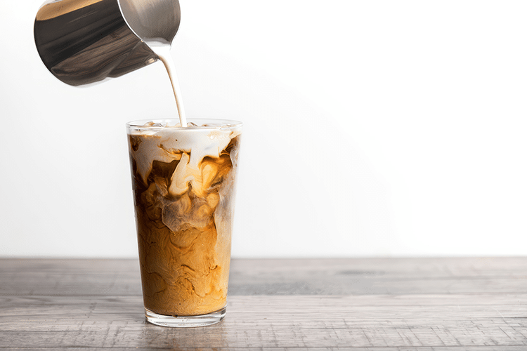 Café Helado con Leche de Almendras: Bebida Refrescante