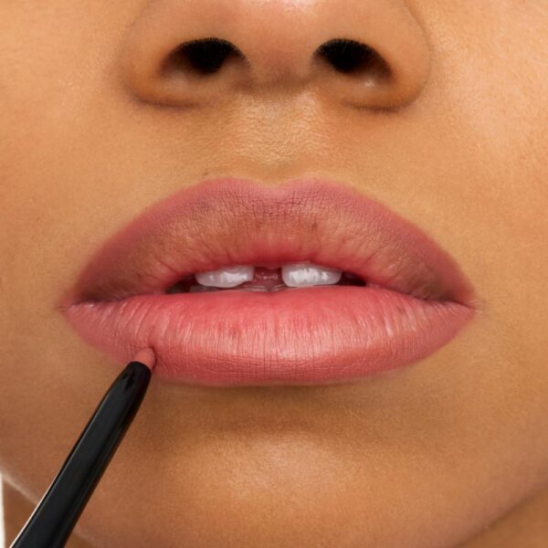 Lápiz De Labios 8h Matte Confort 02 ESSENCE 3 G - Imagen 3