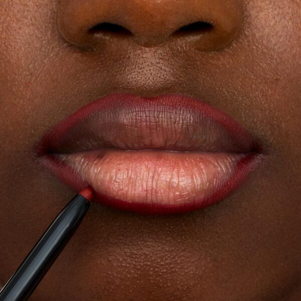 Lápiz De Labios 8h Matte Confort 08 ESSENCE 3 G - Imagen 4
