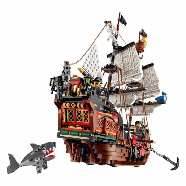 Bloques De Armar Barco Pirata 3 En 1 LEGO CREATOR 1260 Piezas - Imagen 2