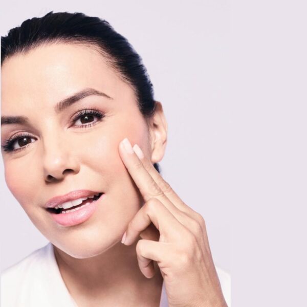 Contorno De Ojos Hidratante Rellenador Con Ácido Hialurónico Revitalift L´ORÉAL 15 Ml - Imagen 5