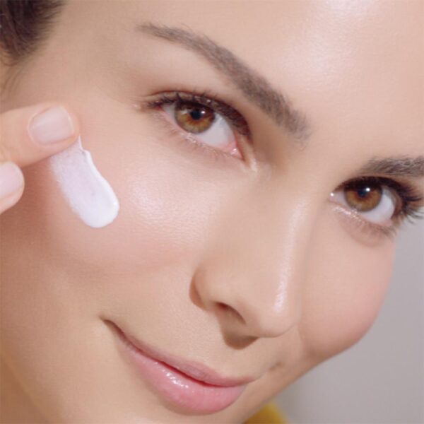 Crema Facial De Día Tono Uniforme Con Vitamina C Fps 30 GARNIER L´ORÉAL 50 Ml - Imagen 3