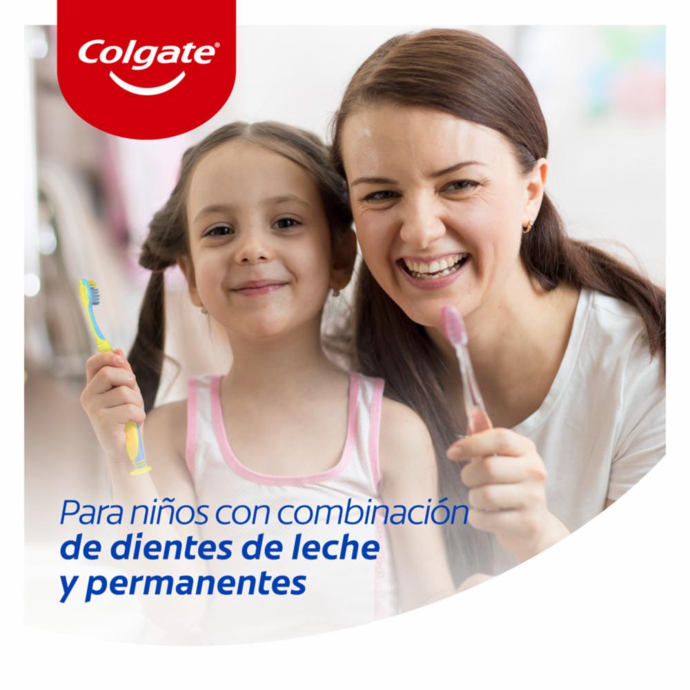 Cepillo Dental Infantil Smiles Extra Suave Barbie/Minions COLGATE Suave - Imagen 5