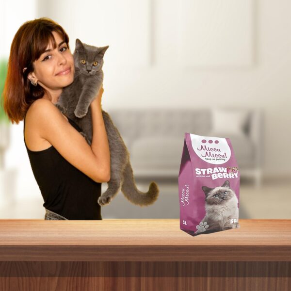 Arena Para Gatos Fragancia Strawberry MICCU 4.25 Kg - Imagen 4