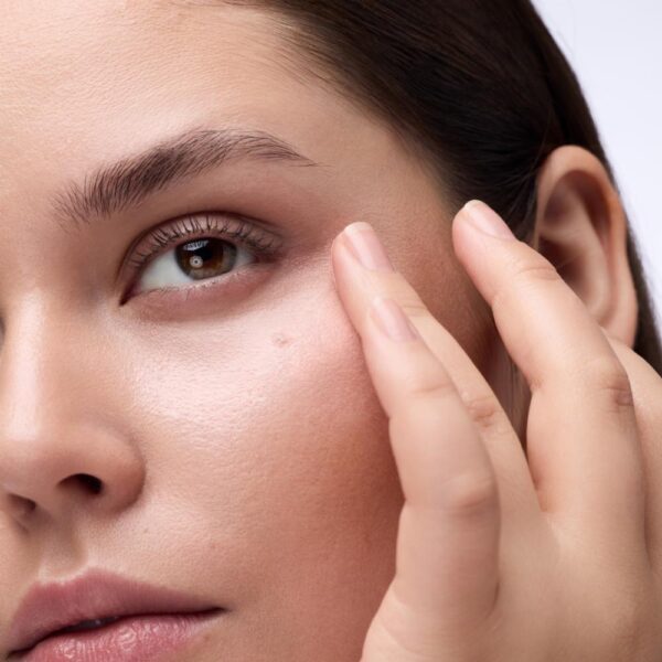 Corrector De Ojeras Under Eye Brightenner Instant Awake CATRICE - Imagen 3