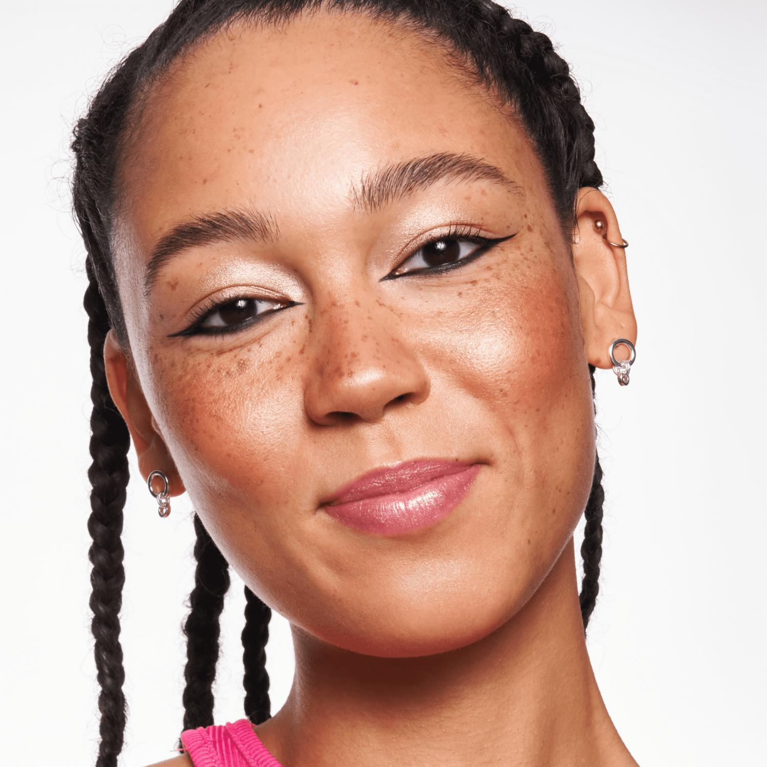 Brillo Labial Meta Glow Multi-Reflective ESSENCE - Imagen 4