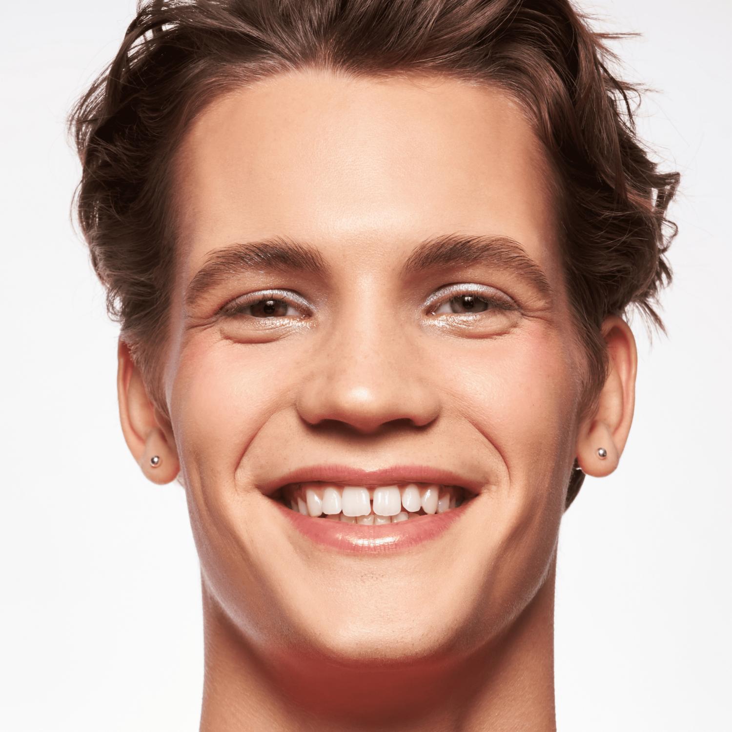 Brillo Labial Meta Glow Multi-Reflective ESSENCE - Imagen 5