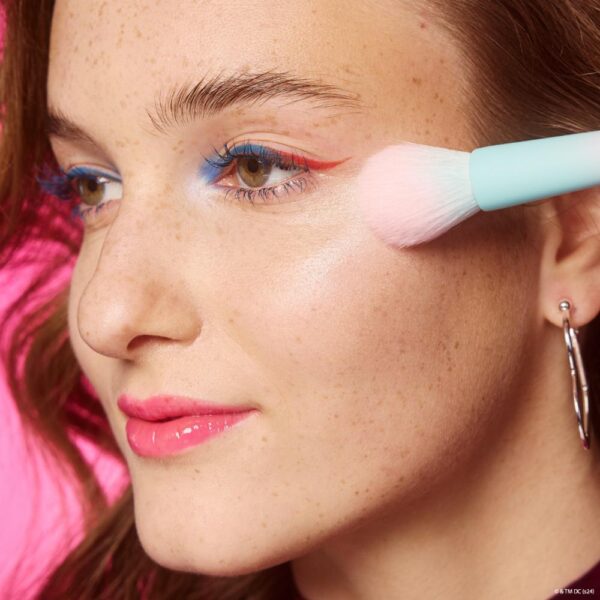 Brocha De Maquillaje Para Iluminador Harley Quinn ESSENCE 1 Pieza - Imagen 2