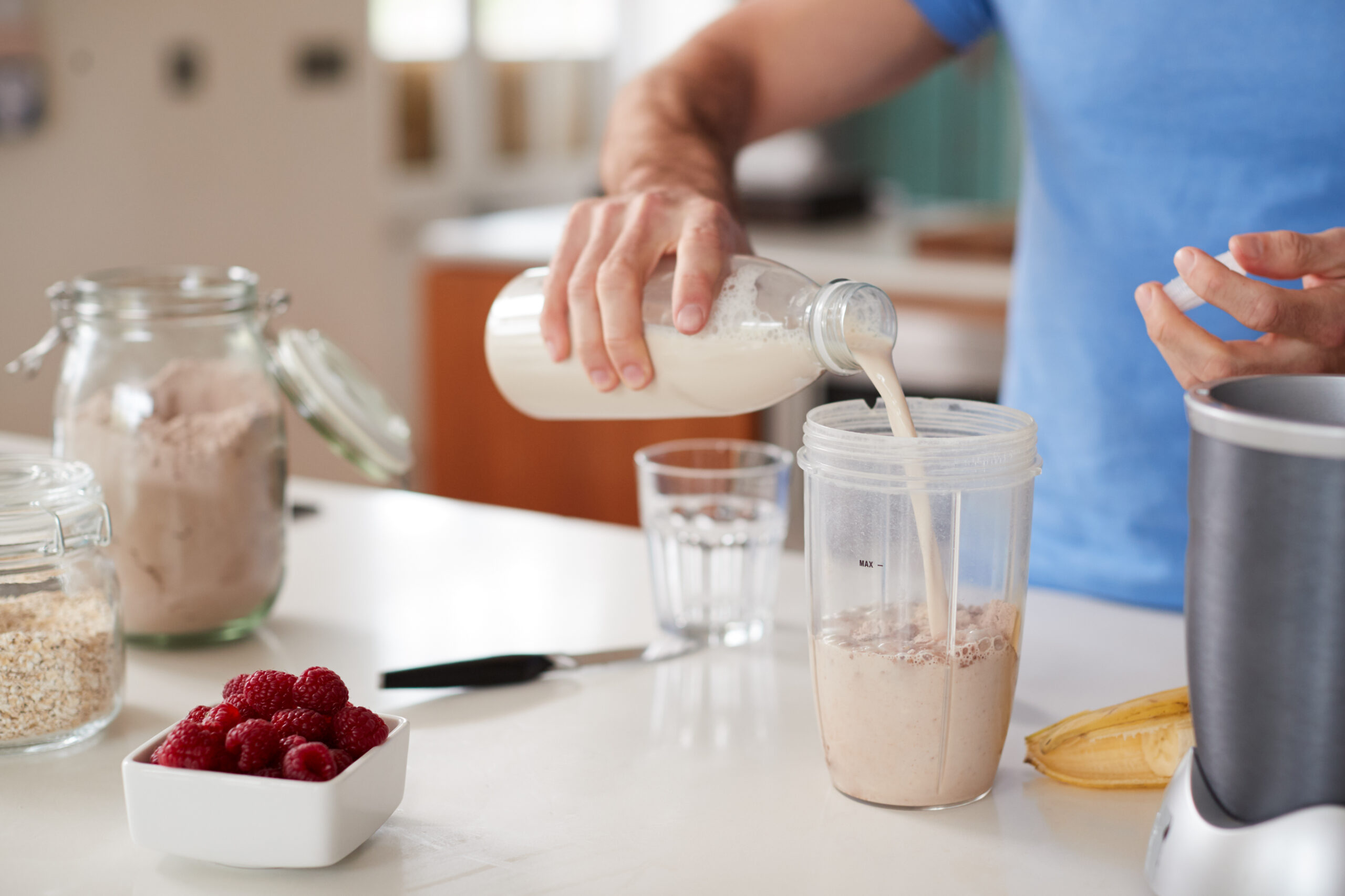Descubre los beneficios de las bebidas de almendra y coco