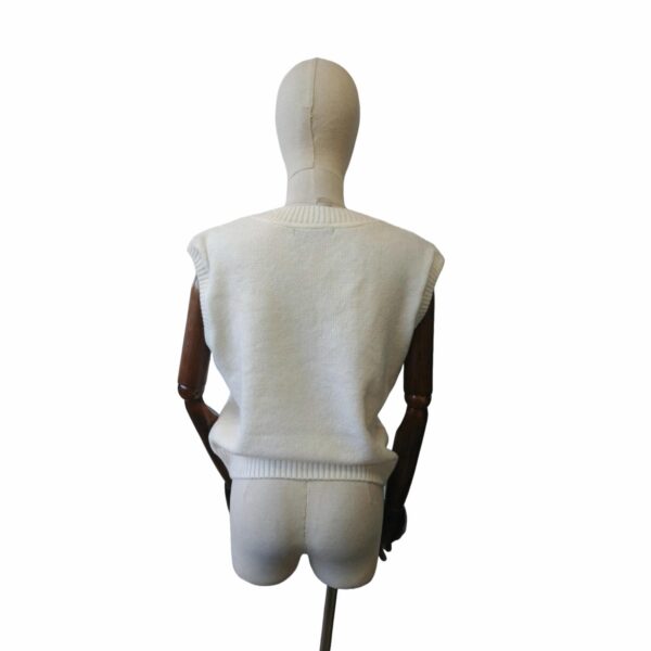 Chaleco Cuello En V Color Crudo MGX BASIC - Imagen 4