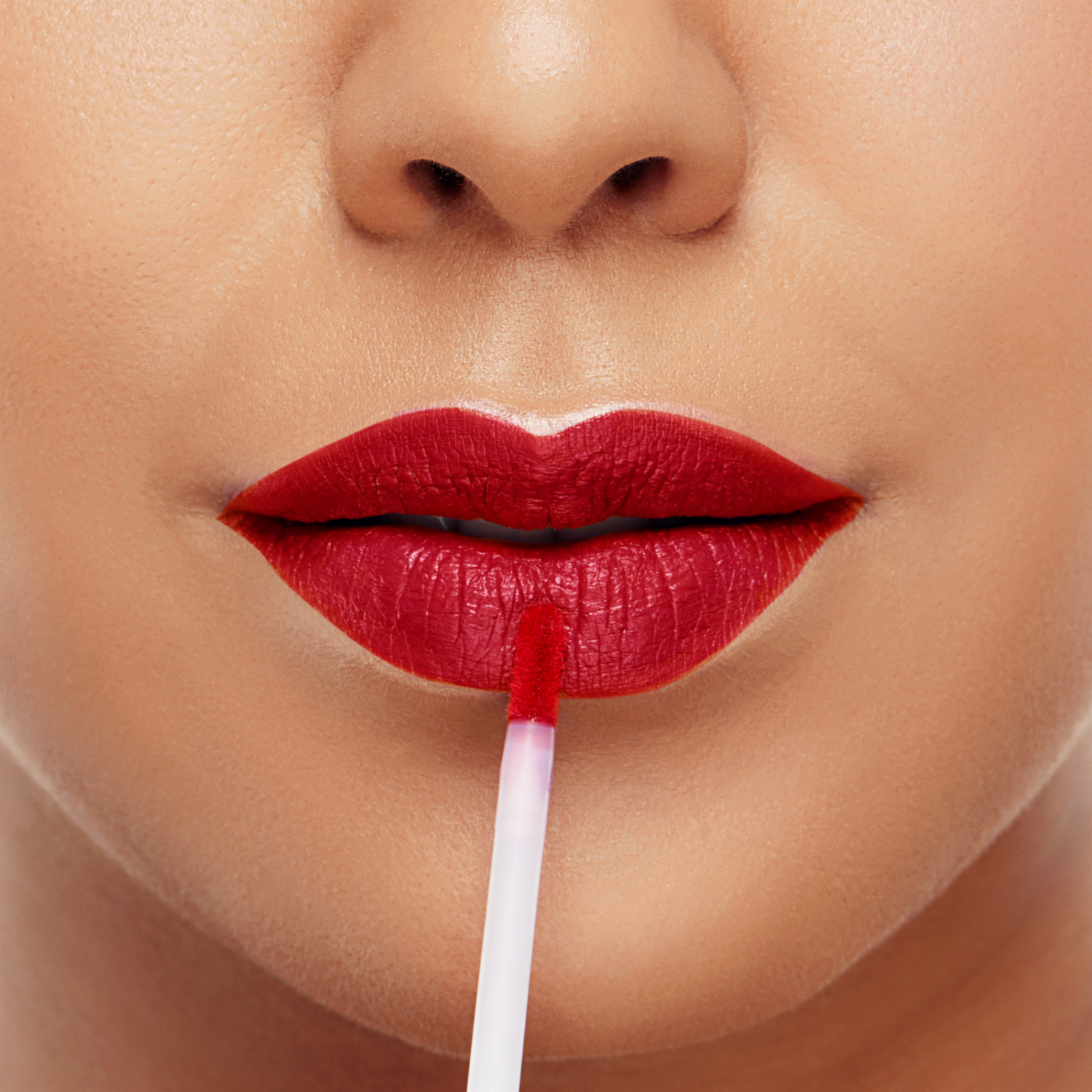 Labial Líquido Resist Tono Amaranto VOGUE - Imagen 6