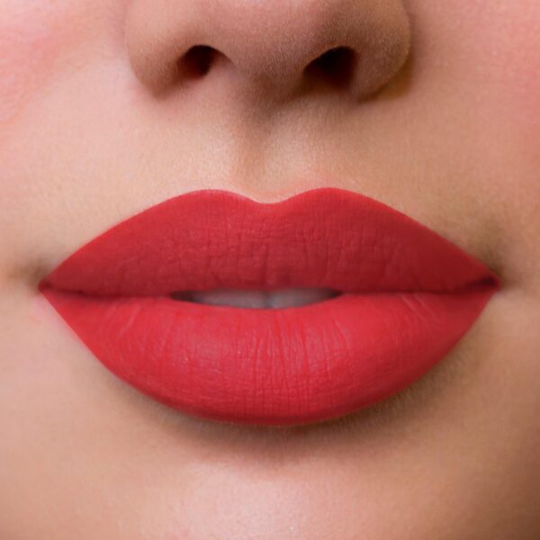 Labial Líquido Resist Tono Decidida VOGUE - Imagen 5